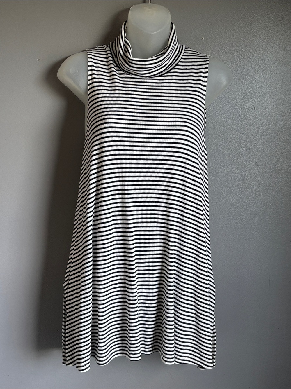 Anthropologie Puella black & white striped sleeveless turtleneck swing tank LG